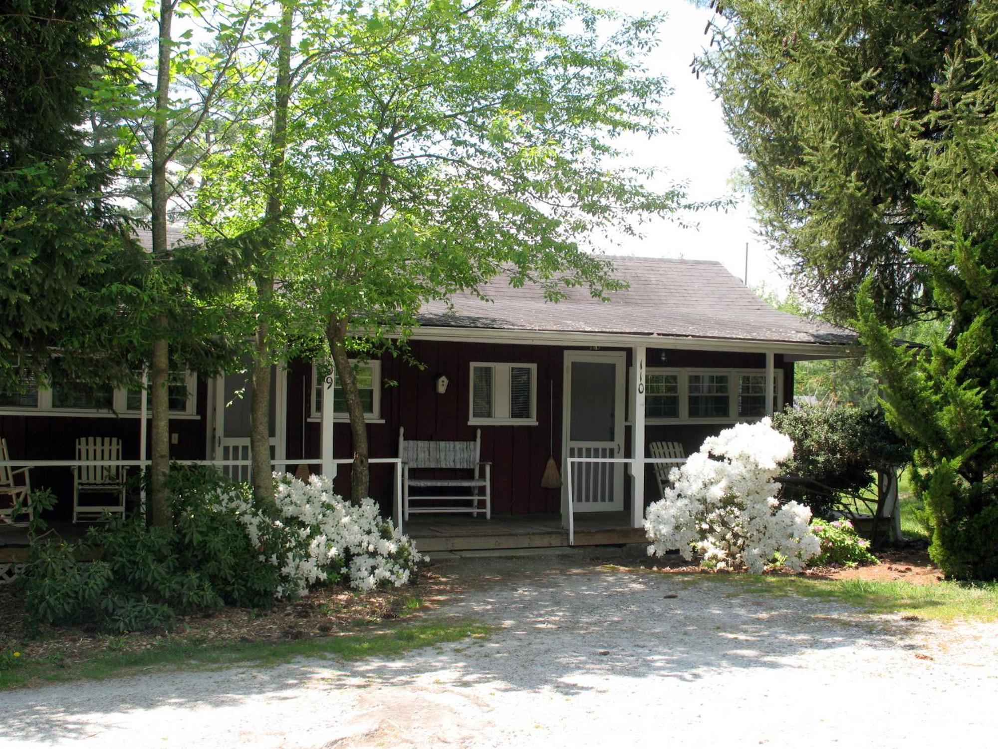 Highland Lake Inn & Resort - Flat Rock Buitenkant foto