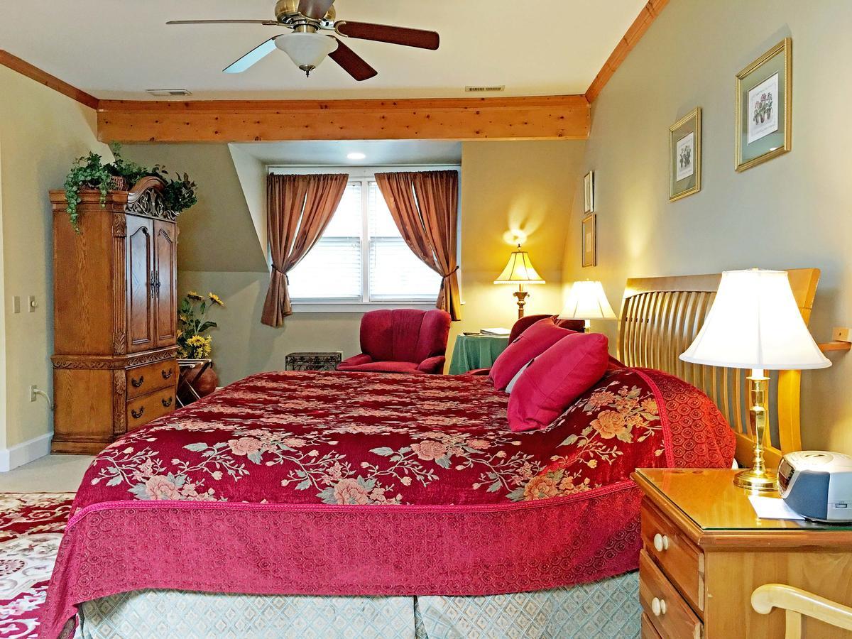 Highland Lake Inn & Resort - Flat Rock Buitenkant foto