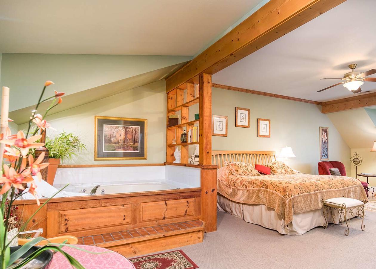 Highland Lake Inn & Resort - Flat Rock Buitenkant foto