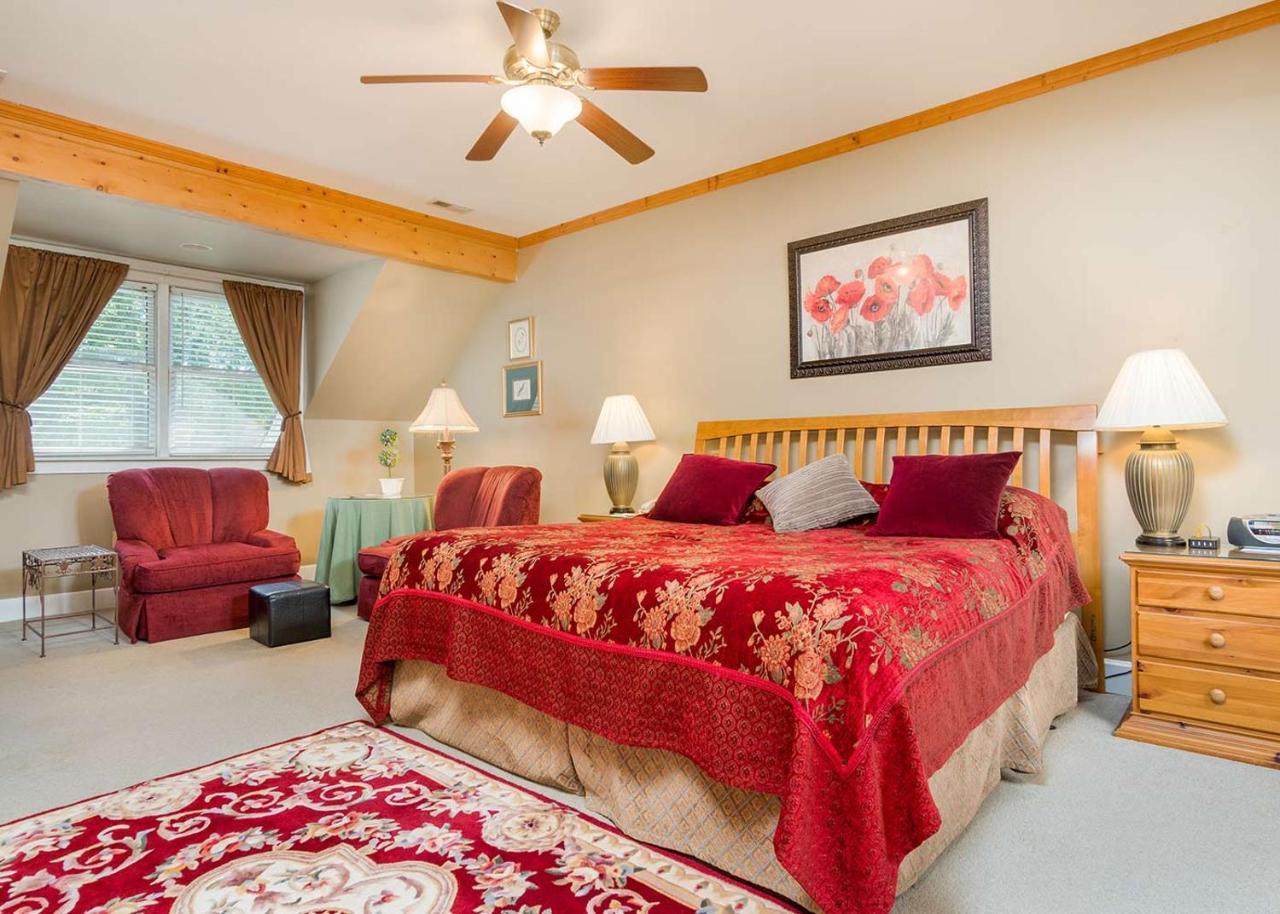 Highland Lake Inn & Resort - Flat Rock Buitenkant foto