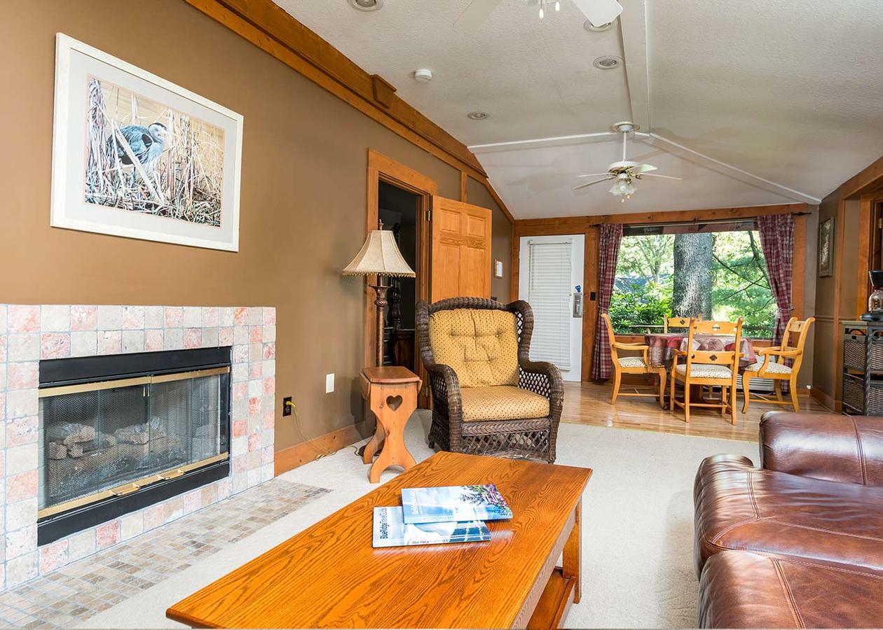 Highland Lake Inn & Resort - Flat Rock Buitenkant foto
