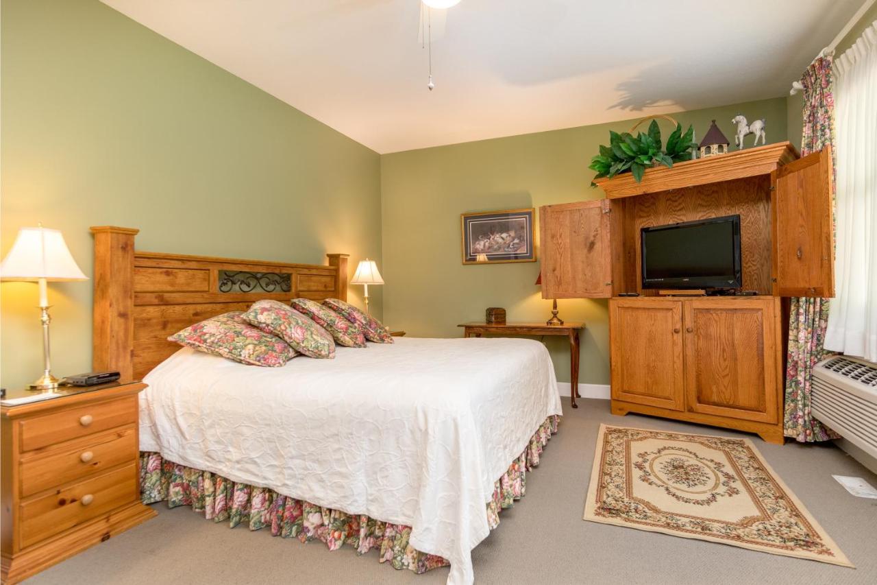 Highland Lake Inn & Resort - Flat Rock Buitenkant foto