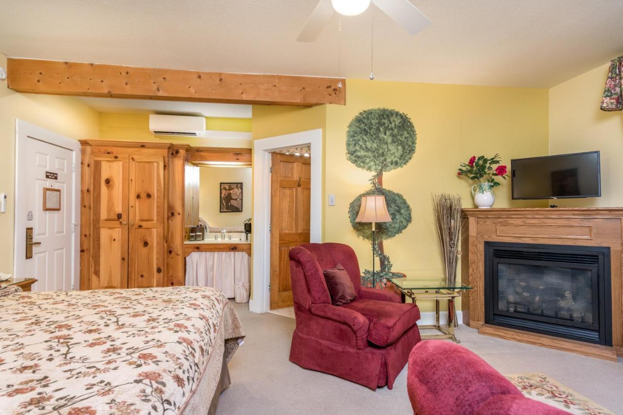 Highland Lake Inn & Resort - Flat Rock Buitenkant foto