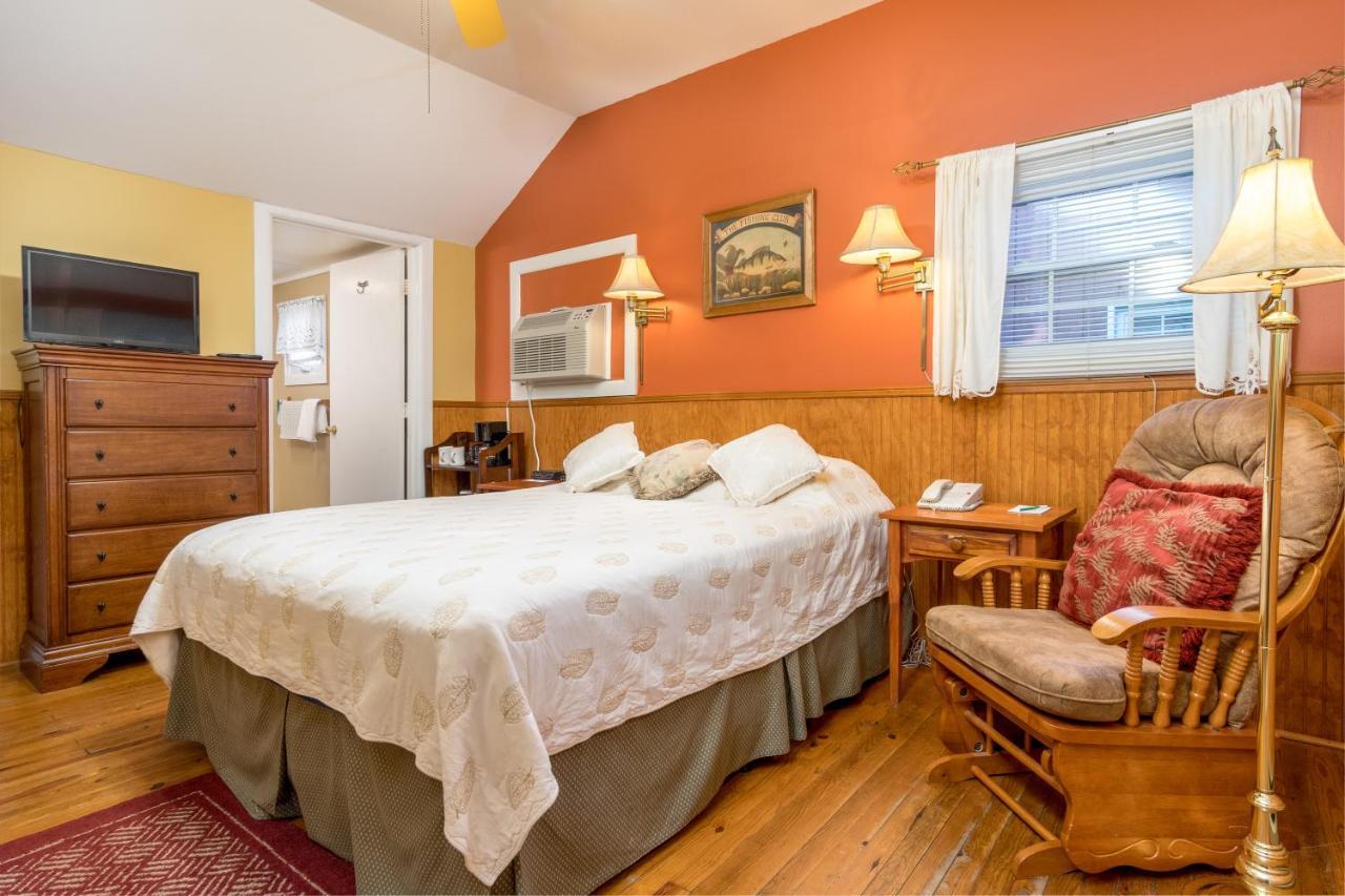 Highland Lake Inn & Resort - Flat Rock Buitenkant foto