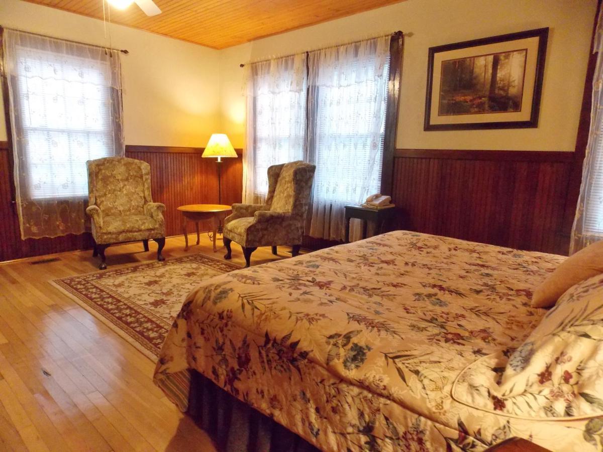 Highland Lake Inn & Resort - Flat Rock Buitenkant foto