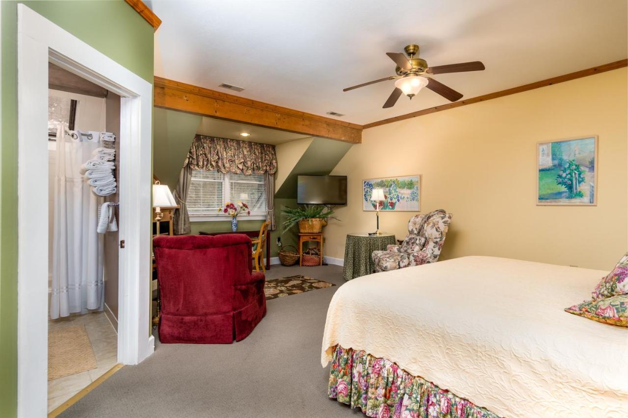 Highland Lake Inn & Resort - Flat Rock Buitenkant foto
