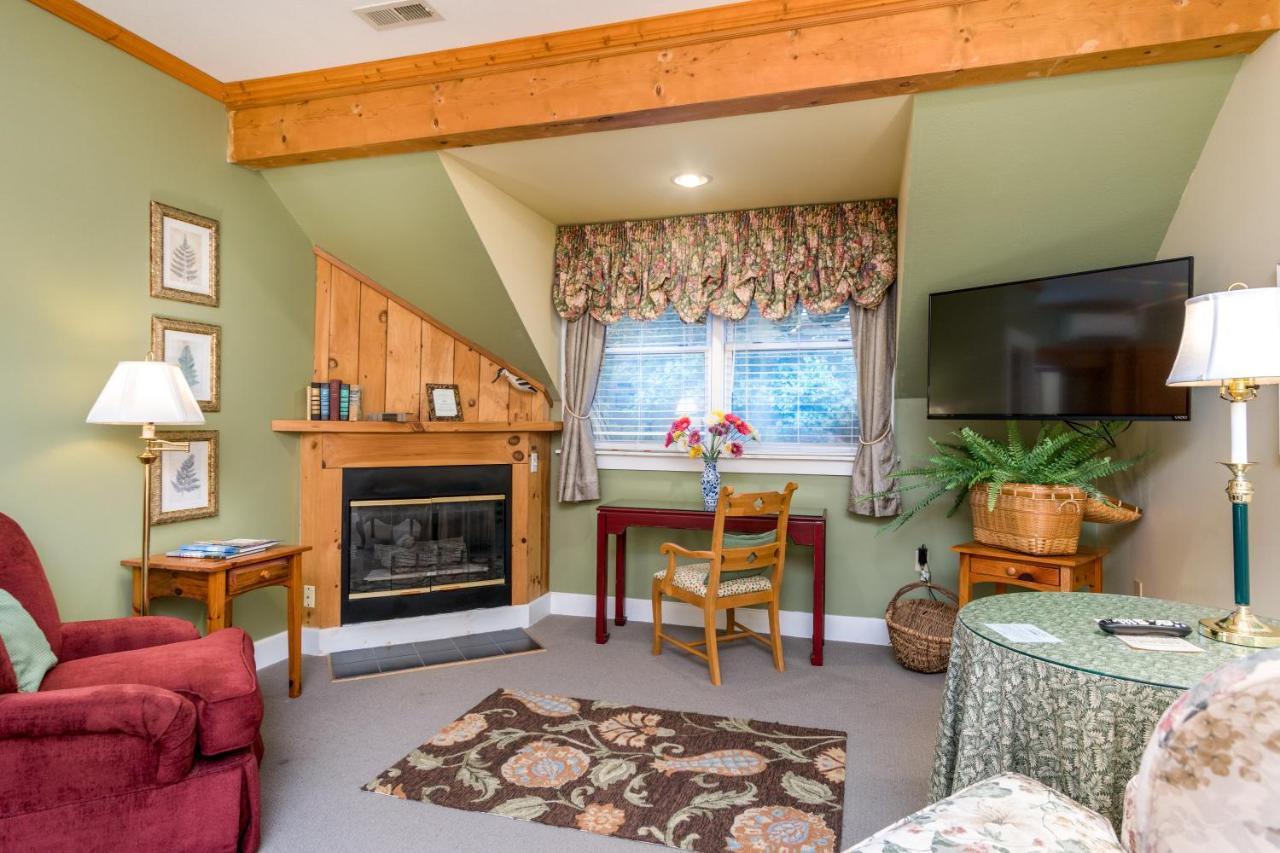 Highland Lake Inn & Resort - Flat Rock Buitenkant foto
